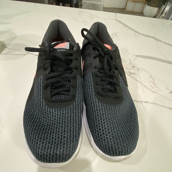 Nike Revolution women’s running shoes women’s size 12 - Picture 4 of 9